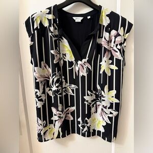 STYLISH BLACK TOP FLORAL PATTERN IN FRONT RELAXED FIT